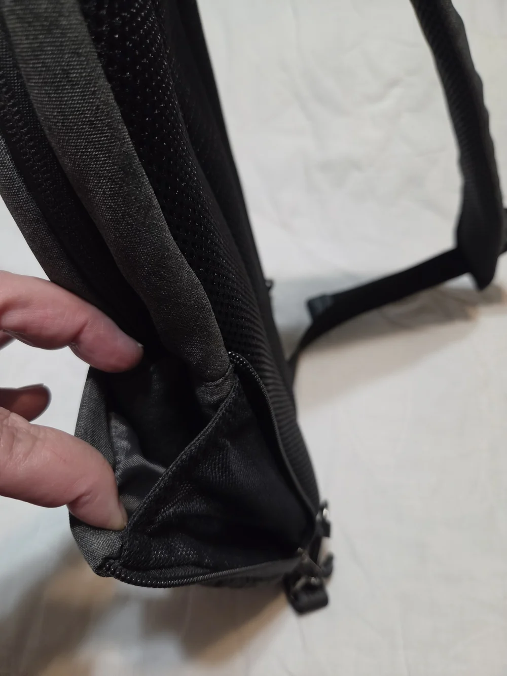 Travelon Anti-Theft Urban Sling Bag Backpack - Charcoal / Gray Heather